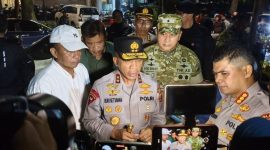 Kapolda Jawa Barat Irjen Pol Rudi Setiawan menjelaskan soal kerusuhan yang dilakukan aksi massa berbaju hitam-hitam di Simpang Tamansari, Kota Bandung, Jumat (1/5/2026) malam