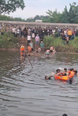 Diduga Kehabisan Tenaga, Dua Pelajar SMP Tenggelam di Sungai Citarum Lama