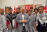 9 WNI yang sempat ditahan Israel, kini berada di Istanbul Turkiye, Kamis (21/5/2026) waktu setempat. (Tangkapan Layar Akun Instagram Menlu RI Sugiono)