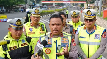 Kakorlantas Polri Irjen Agus Suryonugroho (tengah) Sumber : dok Korlantas Polri

