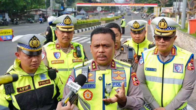 Kakorlantas Polri Irjen Agus Suryonugroho (tengah) Sumber : dok Korlantas Polri

