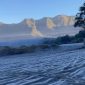 Fenomena embun upas atau serbuk tipis es di lautan pasir Gunung Bromo yang menandai suhu dingin ekstrem di kawasan tersebut, Senin (8/6/2026). (Dok. Camat Tosari, Kabupaten Pasuruan )