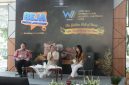 Kepala Disperindag Jawa Barat Nining Yuliastiani memaparkan rencana pelaksanaan West Java International Industry and Trade Expo (WIITEX) 2026 di Gedung Sate, Bandung. Ajang ini diharapkan menjadi pintu masuk perluasan pasar global bagi produk unggulan Jawa Barat, khususnya teh, kopi, dan kakao. (Foto: Humas Jabar)