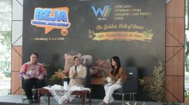Kepala Disperindag Jawa Barat Nining Yuliastiani memaparkan rencana pelaksanaan West Java International Industry and Trade Expo (WIITEX) 2026 di Gedung Sate, Bandung. Ajang ini diharapkan menjadi pintu masuk perluasan pasar global bagi produk unggulan Jawa Barat, khususnya teh, kopi, dan kakao. (Foto: Humas Jabar)