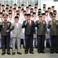 Wakil Gubernur Jawa Barat Erwan Setiawan berfoto bersama unsur Forkopimda dan anggota Pasukan Pengibar Bendera usai memimpin Upacara Peringatan Hari Lahir Pancasila Tahun 2026 Tingkat Provinsi Jawa Barat di Lapangan Wirotama Pussenif, Kota Bandung, Senin (1/6/2026). Pada kesempatan tersebut, Erwan mengajak seluruh elemen bangsa menghidupkan nilai-nilai Pancasila sebagai fondasi persatuan bangsa dan perdamaian dunia. (Foto: Humas Jabar)
