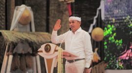 Gubernur Jawa Barat Dedi Mulyadi menyampaikan sambutan saat acara Lepas Sambut Kepala Kejaksaan Tinggi Jawa Barat di Bale Gede Gedung Pakuan, Kota Bandung, Selasa (2/6/2026). Dalam kesempatan tersebut, KDM menekankan pentingnya harmonisasi dan sinergi antarlembaga untuk meningkatkan pelayanan kepada masyarakat serta mencegah penyimpangan sejak dini. (Foto: Humas Jabar)