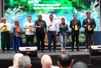 Wakil Gubernur Jawa Barat Erwan Setiawan menutup secara resmi West Java International Industry and Trade Expo (WIITEX) 2026 di Summarecon Mall Bandung, Minggu (14/6/2026). Selama tiga hari penyelenggaraan, ajang tersebut mencatat transaksi sebesar Rp25,09 miliar dan menjadi wadah promosi komoditas unggulan Jawa Barat seperti kopi, teh, dan kakao ke pasar global. (Foto: Humas Jabar)