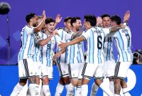 Lionel Messi merayakan salah satu golnya saat Argentina menghadapi Aljazair pada laga Grup J Piala Dunia 2026. Hat-trick yang dicetak sang kapten membawa Argentina menang 3-0 sekaligus menempatkannya di jajaran teratas perburuan penghargaan adidas Golden Boot. (Foto: FIFA World Cup 2026)