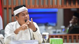 Gubernur Jawa Barat Dedi Mulyadi menyampaikan pentingnya kolaborasi dengan sekolah swasta untuk memperluas akses pendidikan bagi siswa kurang mampu di Jawa Barat. (Foto: Humas Jabar) 