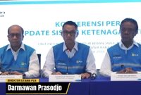 Direktur Utama PT PLN (Persero), Darmawan Prasodjo, menyampaikan keterangan dalam konferensi pers usai memantau kondisi sistem kelistrikan Pulau Jawa dari Unit Pusat Pengatur Beban di Cineré, Jawa Barat.(Foto: PLN)