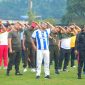 Peserta dari unsur TNI, Polri, Forkopimda, dan instansi terkait mengikuti senam bersama pada kegiatan Olahraga Bersama di Lapangan Sabuga ITB, Kota Bandung, Selasa (23/6/2026). Kegiatan tersebut bertujuan memperkuat sinergi, silaturahmi, dan kebugaran antarlembaga. (Foto: Humas Jabar)