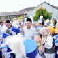 Gubernur Jawa Barat Dedi Mulyadi menyapa peserta Resepsi Milad ke-109 Aisyiyah di Pesantren Darul Arqam, Kabupaten Garut, Senin (22/6/2026). Dalam kesempatan itu, Dedi mengajak Aisyiyah berkolaborasi menyelesaikan berbagai persoalan sosial di Jawa Barat. (Foto: Humas Jabar)
