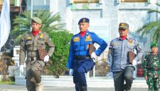 Personel Satpol PP, Damkar, dan Satlinmas mengikuti Apel Gabungan Peringatan HUT Damkar ke-107, Satpol PP ke-76, dan Satlinmas ke-64 Tingkat Provinsi Jawa Barat di Alun-alun Garut, Rabu (24/6/2026). (Foto: Humas Jabar)
