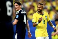 Neymar merayakan kemenangan 3-0 atas Skotlandia pada laga Grup C Piala Dunia FIFA 2026 di Miami Stadium. Hasil tersebut memastikan Selecao melaju ke babak 32 besar sebagai juara grup. (Foto: FIFA)