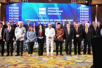 Gubernur Jawa Barat Dedi Mulyadi menghadiri Pengukuhan Pengurus DPP APINDO Jawa Barat Periode 2026–2031 di eL Hotel Bandung, Jumat (26/6/2026). Dalam kesempatan itu, ia mengajak pengusaha berkolaborasi membangun konektivitas menuju Pelabuhan Patimban. (Foto: Humas Jabar)