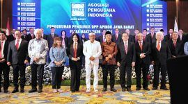 Gubernur Jawa Barat Dedi Mulyadi menghadiri Pengukuhan Pengurus DPP APINDO Jawa Barat Periode 2026–2031 di eL Hotel Bandung, Jumat (26/6/2026). Dalam kesempatan itu, ia mengajak pengusaha berkolaborasi membangun konektivitas menuju Pelabuhan Patimban. (Foto: Humas Jabar)