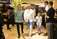 Gubernur Jawa Barat Dedi Mulyadi menghadiri Opening Ceremony Sunda Karsa Fest Karya Kreatif Jawa Barat 2026 di Trans Convention Centre, Kota Bandung, Jumat (26/6/2026). Dalam kesempatan tersebut, ia mendorong regenerasi pembatik, penganyam, dan perajin tradisional untuk menjaga keberlanjutan budaya Jawa Barat. (Foto: Humas Jabar)