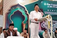 Gubernur Jawa Barat Dedi Mulyadi menyampaikan sambutan dalam Peringatan Hari Besar Islam Muharram 1448 Hijriah di Masjid Raya Al-Jabbar, Kota Bandung. Dalam kesempatan tersebut, KDM menegaskan komitmen Pemprov Jabar untuk memprioritaskan pembangunan tajug atau masjid kecil di lingkungan masyarakat guna memperkuat kehidupan spiritual warga. (Foto: masjidrayaaljabbar.com)