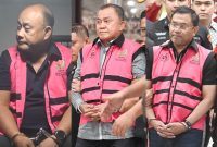 Tiga mantan pimpinan BGN: Dadan Hindayana (kiri), Lodewyk Pusung (tengah), dan Sony Sanjaya (kanan)(ANTARA FOTO/M Risyal Hidayat)