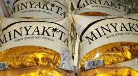 Stok minyak goreng bersubsidi Minyakita menghilang dari sejumlah pasar tradisional di Kota Bandung. Kondisi ini langsung menekan ketersediaan barang di lapak pedagang dan mendorong harga naik melampaui Harga Eceran Tertinggi (HET).