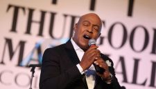 Peabo Bryson Berpulang, Suara Emas A Whole New World Kini Tinggal Kenangan