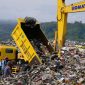 Aktivitas pembungaan sampah di TPA Sarimukti, Kecamatan Cipatat, Kabupaten Bandung Barat, Jawa Barat. (Humas Jabar)