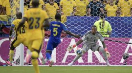 Penjaga gawang Curaçao Eloy Room tampil gemilang saat menghadapi Ekuador pada laga Grup E Piala Dunia FIFA 2026 di Kansas City. Ia mencatat 15 penyelamatan dan membantu Curaçao meraih hasil imbang 0-0. Foto: FIFA.