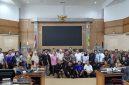 Komisi IV DPRD Kabupaten Majalengka berkomitmen mengawal kebutuhan anggaran cabang olahraga (cabor) yang akan berlaga pada Pekan Olahraga Provinsi (Porprov) Jawa Barat 2026. Komitmen tersebut mengemuka dalam audiensi antara Forum Koordinator Cabor Kabupaten Majalengka dengan DPRD Majalengka di Ruang Rapat Paripurna DPRD, Rabu (3/6/2026).