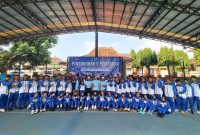 Bupati Majalengka Eman Suherman melepas kontingen Pekan Olahraga dan Seni Antar Daerah Perbatasan (Porsenitas) serta Pekan Olahraga Wilayah Daerah (Polwilda) Kabupaten Majalengka di Lapangan Tenis Sekretariat Daerah (Setda), Senin (22/6/2026)