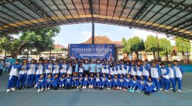 Bupati Majalengka Eman Suherman melepas kontingen Pekan Olahraga dan Seni Antar Daerah Perbatasan (Porsenitas) serta Pekan Olahraga Wilayah Daerah (Polwilda) Kabupaten Majalengka di Lapangan Tenis Sekretariat Daerah (Setda), Senin (22/6/2026)