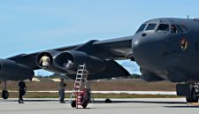 Pesawat pengebom strategis bertenaga jet jarak jauh subsonik B-52 Stratofortress/Net