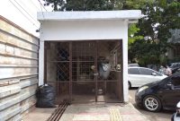 Bangunan permanen yang berdiri di atas trotoar Jalan Ambon, Kelurahan Citarum, Kecamatan Bandung Wetan, Kota Bandung, menjadi sorotan publik setelah fotonya beredar luas di media sosial.