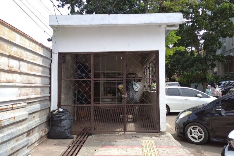 Bangunan permanen yang berdiri di atas trotoar Jalan Ambon, Kelurahan Citarum, Kecamatan Bandung Wetan, Kota Bandung, menjadi sorotan publik setelah fotonya beredar luas di media sosial.