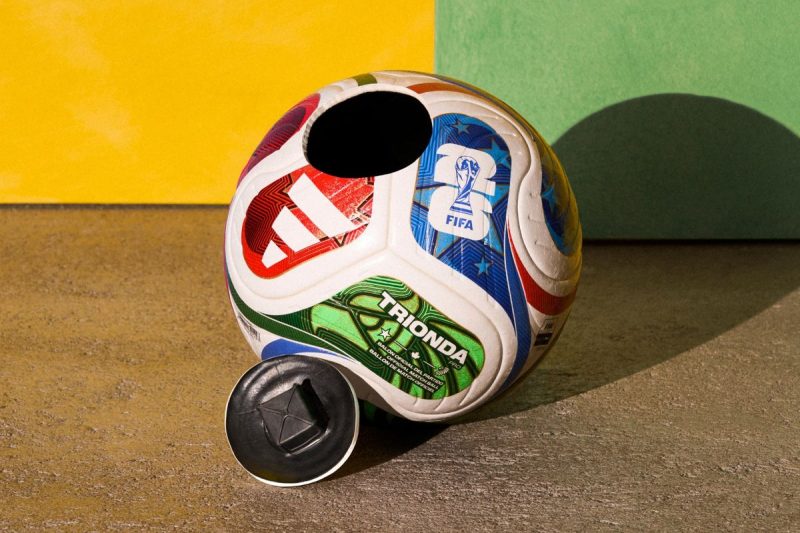 Penampakan chip di dalam bola resmi Piala Dunia 2026, trionda. (Adidas.)

