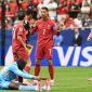 Cristiano Ronaldo berbicara dengan wasit Qatar Abdulrahman Al-Jassim (2nd L) selama pertandingan sepak bola Grup K Piala Dunia 2026 antara Portugal dan Republik Demokratik Kongo di Stadion Houston di Houston pada 17 Juni 2026.(RONALDO SCHEMIDT)
