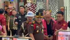 Dadan Hindayana eks Kepala BGN berompi merah jambu di Kejagung RI, 3 Juni 2026 (Istimewa)
