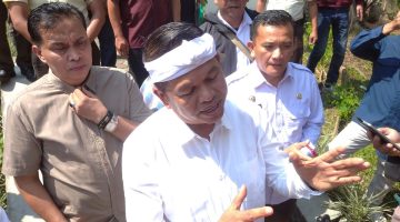 Gubernur Jabar Dedi Mulyadi usai sidak keluhan orangtua siswa di Kantor Disdik Jabar, Jalan Radjiman, Kota Bandung, Selasa (9/6/2026)
