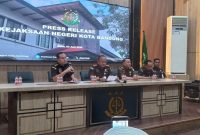 Kejaksaan Negeri (Kejari) Kota Bandung menghentikan penyidikan kasus dugaan penyalahgunaan kewenangan yang sempat menjerat Wakil Wali Kota Bandung Erwin dan anggota DPRD Kota Bandung Rendiana Awangga