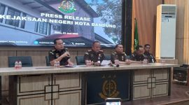 Kejaksaan Negeri (Kejari) Kota Bandung menghentikan penyidikan kasus dugaan penyalahgunaan kewenangan yang sempat menjerat Wakil Wali Kota Bandung Erwin dan anggota DPRD Kota Bandung Rendiana Awangga