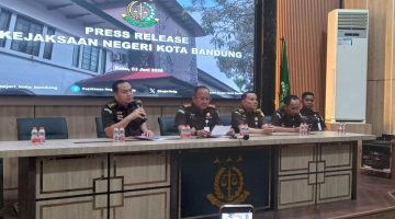 Kejaksaan Negeri (Kejari) Kota Bandung menghentikan penyidikan kasus dugaan penyalahgunaan kewenangan yang sempat menjerat Wakil Wali Kota Bandung Erwin dan anggota DPRD Kota Bandung Rendiana Awangga
