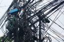 Gubernur Jawa Barat, Dedi Mulyadi, menegaskan bahwa penataan kabel udara yang semrawut di berbagai wilayah masih menjadi salah satu program prioritas Pemerintah Provinsi Jawa Barat. Pemprov akan menjalankan program tersebut secara bertahap dengan melibatkan perusahaan penyedia jaringan telekomunikasi.