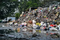 Pemerintah Kota Bandung mencatat sebanyak 35 dari 55 TPS di Kota Bandung mengalami kelebihan kapasitas yang diakibatkan oleh permasalahan yang berada di TPA Sarimukti. ANTARA FOTO/Raisan Al Farisi/foc. 