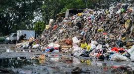 Pemerintah Kota Bandung mencatat sebanyak 35 dari 55 TPS di Kota Bandung mengalami kelebihan kapasitas yang diakibatkan oleh permasalahan yang berada di TPA Sarimukti. ANTARA FOTO/Raisan Al Farisi/foc. 