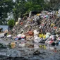 Pemerintah Kota Bandung mencatat sebanyak 35 dari 55 TPS di Kota Bandung mengalami kelebihan kapasitas yang diakibatkan oleh permasalahan yang berada di TPA Sarimukti. ANTARA FOTO/Raisan Al Farisi/foc. 