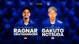 Ragnar Oratmangoen dan Gakuto Notsuda resmi diperkenalkan sebagai rekrutan baru Persib Bandung untuk menghadapi kompetisi musim 2026/2027. (Foto: persib.co.id)