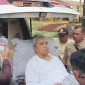 Wali Kota Bandung, Muhammad Farhan saat hendak dibawa ke rumah sakit, Jumat (10/7/2026)
