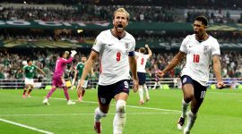 Gelandang Inggris Jude Bellingham dan Harry Kane merayakan gol pada pertandingan babak 16 besar Piala Dunia FIFA 2026 melawan Meksiko di Estadio Azteca, Mexico City. Bellingham mencetak dua gol dan Kane satu gol yang membawa The Three Lions menang 3-2 dan melaju ke perempat final. Foto: FIFA.