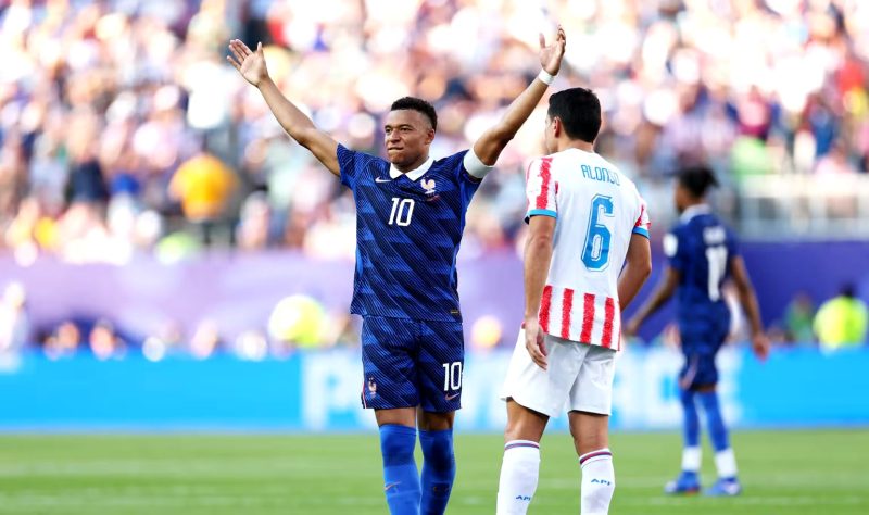 Penyerang Prancis Kylian Mbappé memimpin klasemen sementara peraih adidas Golden Boot Piala Dunia FIFA 2026 dengan koleksi tujuh gol dan dua assist. Ia unggul atas Lionel Messi dan Erling Haaland yang sama-sama mengoleksi tujuh gol. Foto: FIFA.