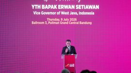 Wakil Gubernur Jawa Barat Erwan Setiawan menyampaikan sambutan pada Selangor International Business Summit (SIBS) 2026 di Hotel Pullman Bandung, Kamis (9/7/2026), sekaligus mengajak investor Selangor memperkuat kolaborasi investasi berkelanjutan di Jawa Barat. (Foto: Humas Jabar)