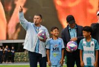 Wakil Gubernur Jawa Barat Erwan Setiawan menghadiri penutupan Festival Rakyat Nusantara 2026 di Lapangan Serka Dedy Unadi, Kodam III/Siliwangi, Kota Bandung, Minggu (19/7/2026). Festival tersebut melibatkan 42 pelaku UMKM dan menghadirkan berbagai kegiatan hiburan, olahraga, kuliner, serta ekonomi kreatif. (Foto: Humas Jabar)